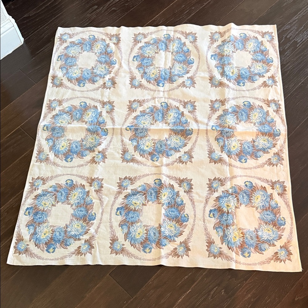 Chic Floral Table Linen in Blue and Cream